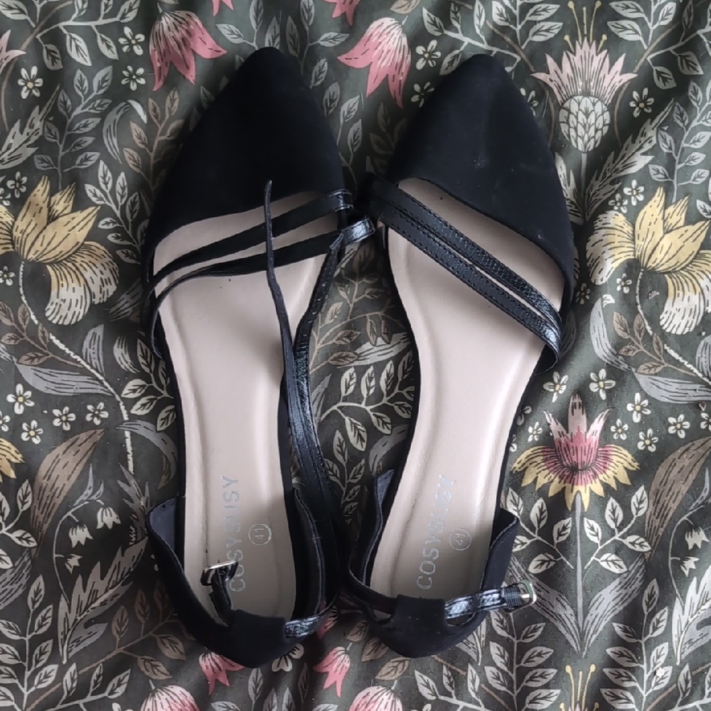 Black Women's Flats